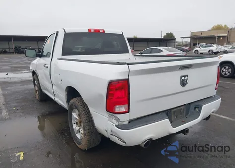 2017 Ram 1500 Express 4X2 6'4 Box z USA, uszkodzony, nr VIN 3C6JR6AT2HG504702